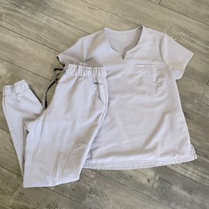 Jaannu Womens Scrub Set Size Medium Light Gray Jogger.
